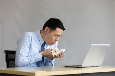Tại sao luôn có đờm trong cổ họng? Nguyên nhân và cách làm tan đờm