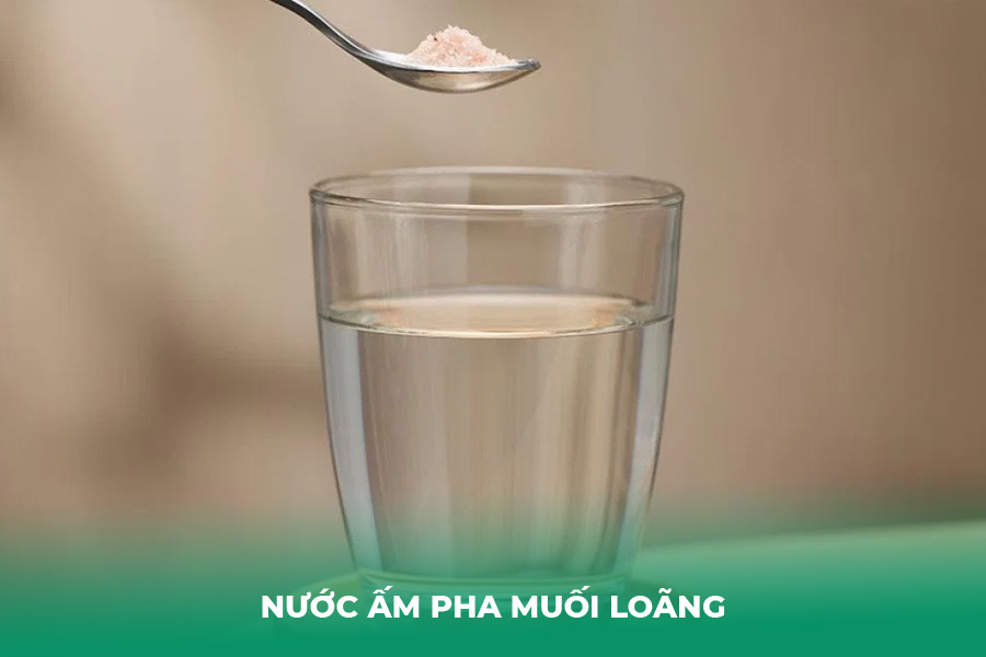 Nước Ấm Pha Muối Loãng